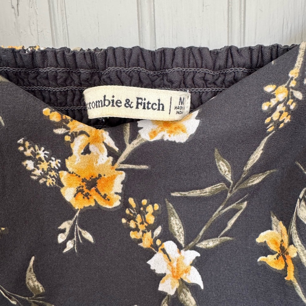 Abercrombie & Fitch Black and Yellow Floral cropped Blouse stretch - Picture 2 of 6